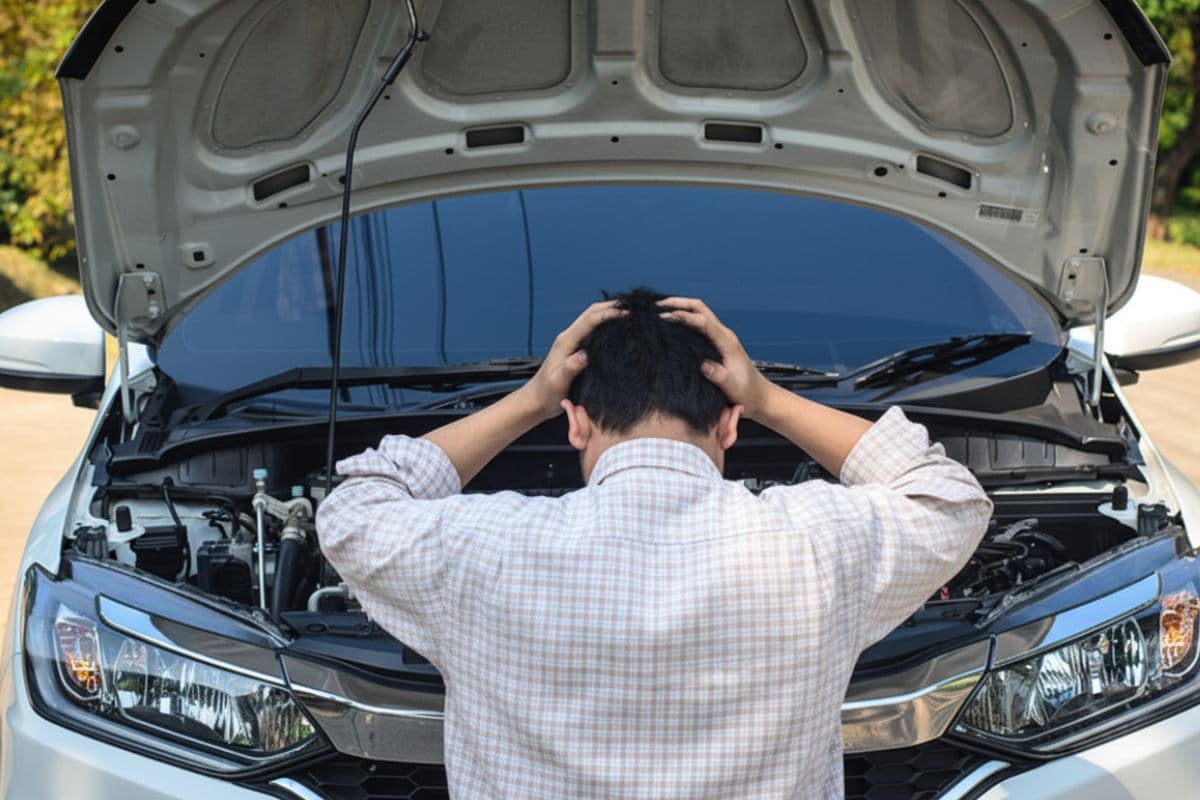 सफर के बीच में कार की बैटरी डेड हो जाए तो कैसे करें दोबारा स्टार्ट? जान लें ये आसान और कारगर टिप्स