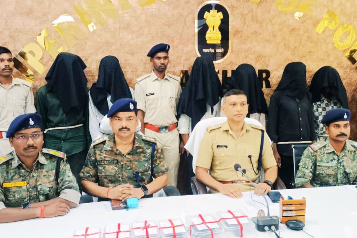 लातेहार में क्राइम की योजना बना रहे चतरा के 6 अपराधी हथियार के साथ गिरफ्तार