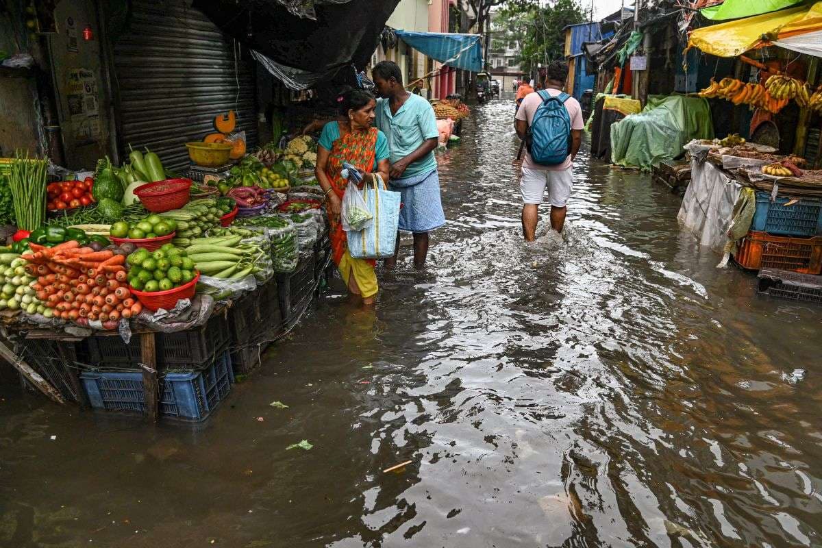 Weather Warning: फिर रफ्तार में आया मानसून, 28 सितंबर से 2 अक्टूबर तक बिजली-बारिश की संभावना, दुर्गा पूजा में खलल!