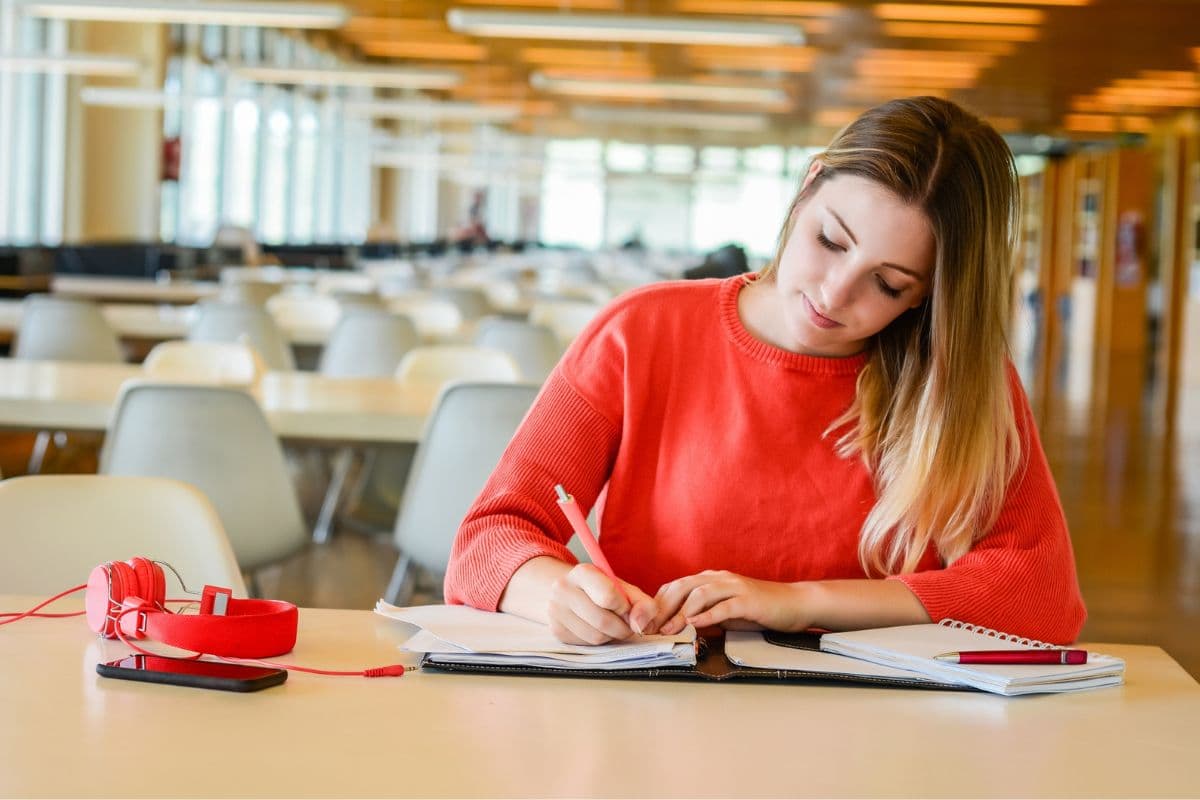 IAS बनने के लिए 12वीं से तैयारी कैसे शुरू करें? Toppers भी फाॅलो करते हैं ये 5 स्ट्रेटजी