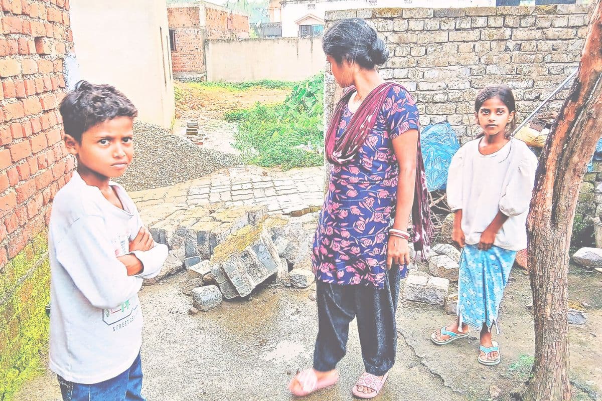 जमशेदपुर के राहरगोड़ा में टेंपो की टक्कर से ढही दीवार, आंगन में खेल रहे 9 माह के बच्चे की मौत