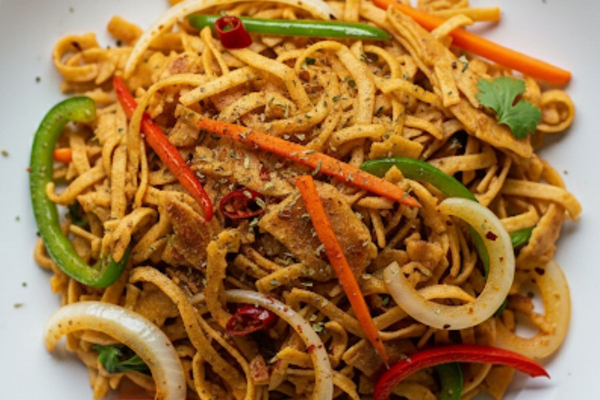 Basi Roti Recipe: बची हुई रोटियों से तैयार करें ये खास डिश, स्वाद और सेहत का है बेहतरीन मेल