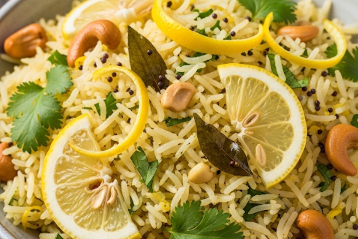 Lemon Rice Recipe: लेफ्टओवर राइस से बनाएं ये चटपटी मसालेदार डिश, मिनटों में बनकर होगा तैयार