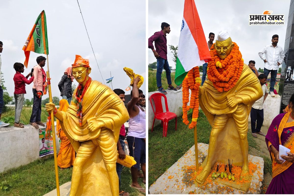 Muzaffarpur: मुजफ्फरपुर में महात्मा गांधी का पहना दिया भगवा टोपी, राजद ने गंगाजल से किया शुद्धिकरण