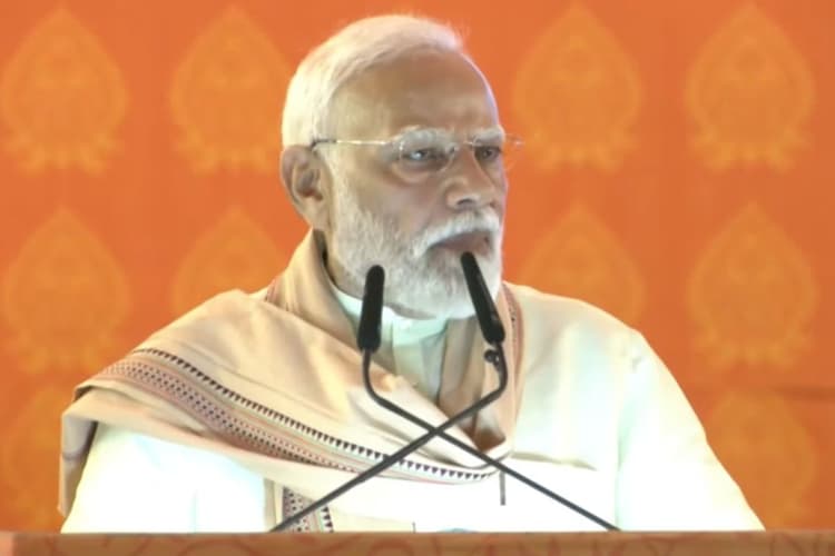 PM Modi Warning: पूर्णिया में पीएम मोदी की दहाड़, बोले- भारत में चलेगा भारत का कानून, घुसपैठियों की मनमानी नहीं