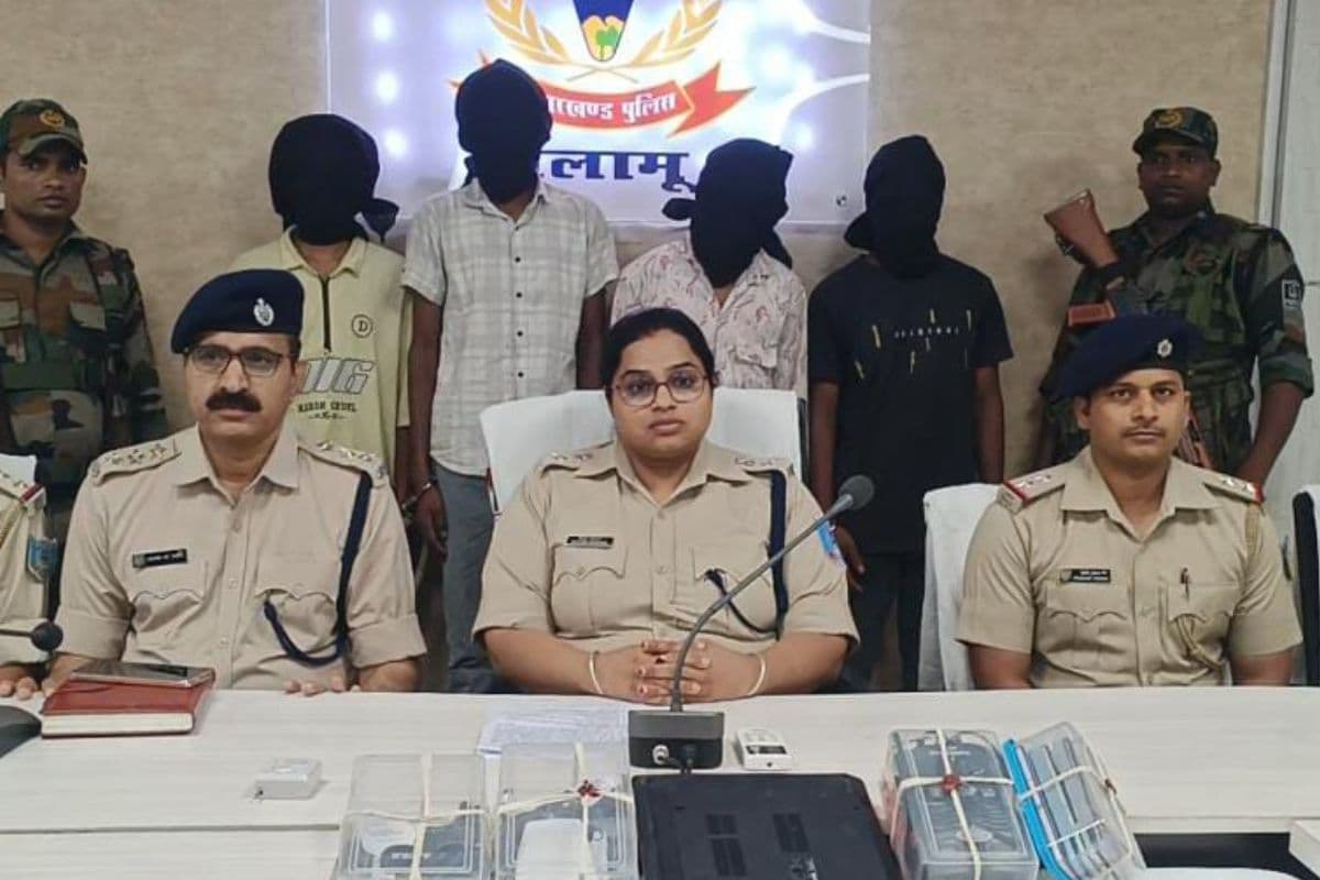 CSP Bank Robbery: पलामू में सीएसपी बैंक लूट का खुलासा, हथियार के साथ चार आरोपी अरेस्ट