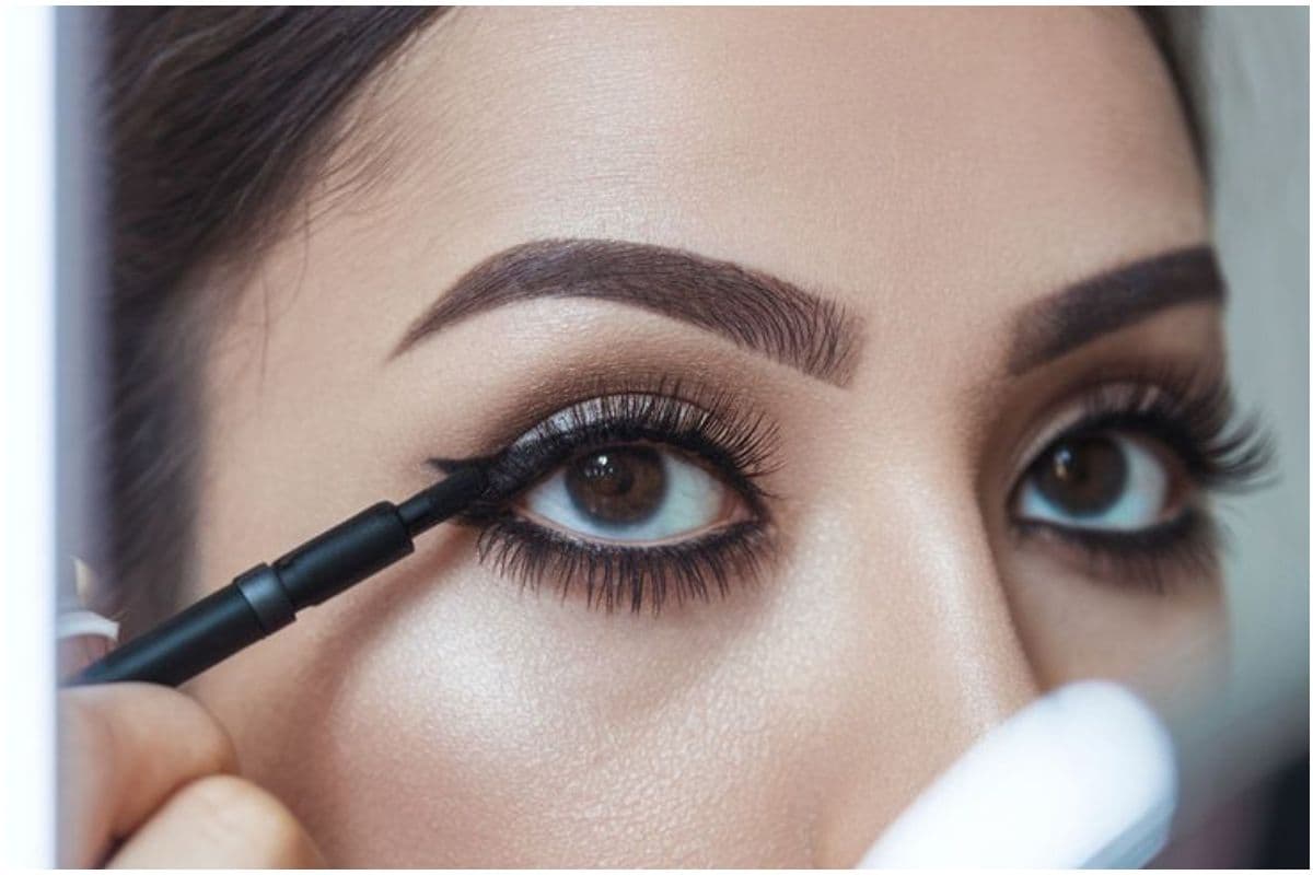 Perfect Eyeliner Hacks: वो 5 ट्रिक्स, जिनसे आपका विंग बनेगा एकदम परफेक्ट