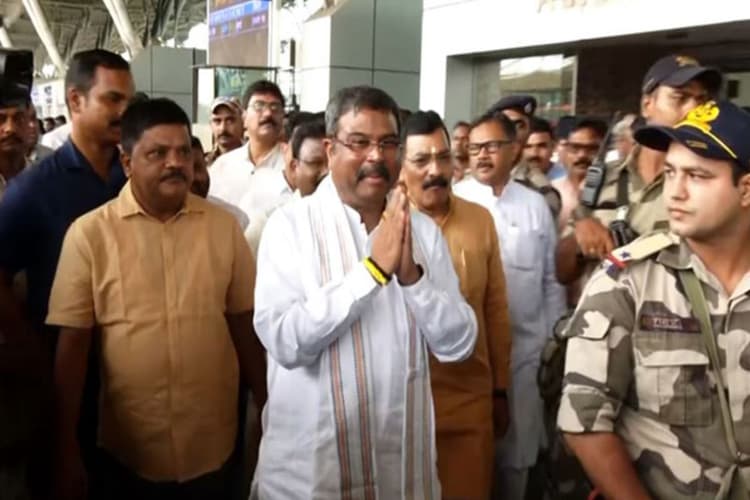 Bihar Elections 2025: बिहार चुनाव की कमान मिलते ही पटना पहुंचे धर्मेंद्र प्रधान, गृह मंत्री की बैठक में होंगे शामिल