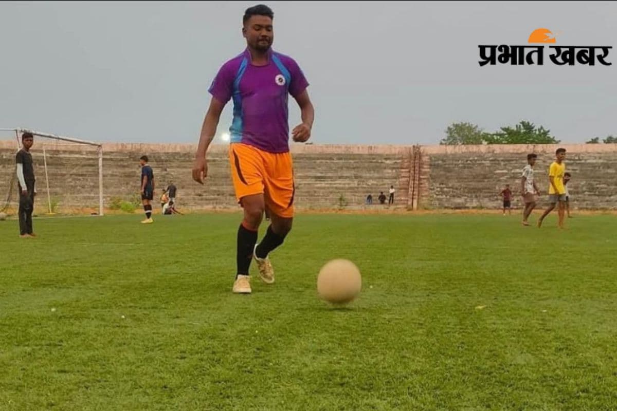 Jharkhand Village: झारखंड का एक गांव, जहां खेल-खेल में 150 युवाओं ने ली सरकारी नौकरी, फुटबॉल ने बदल दी तकदीर