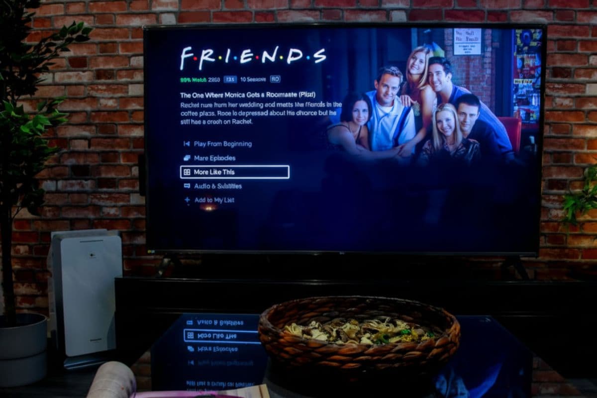 सेल में स्मार्ट टीवी लेने से पहले जानें QNED TV क्या होती है? और यह LED से कितना अलग है