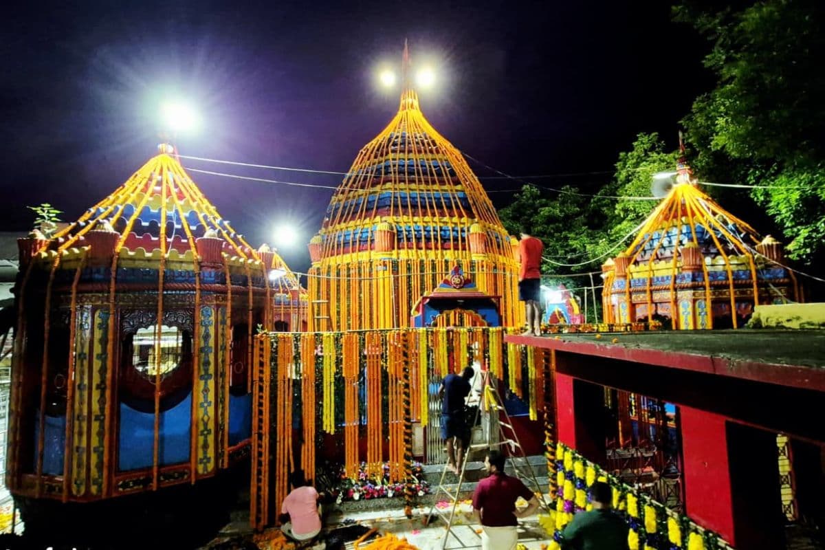 नवरात्र में सुगंधित फूलों से सजता है झारखंड का यह प्रसिद्ध मंदिर, चारों ओर फैली रहती है खुशबू