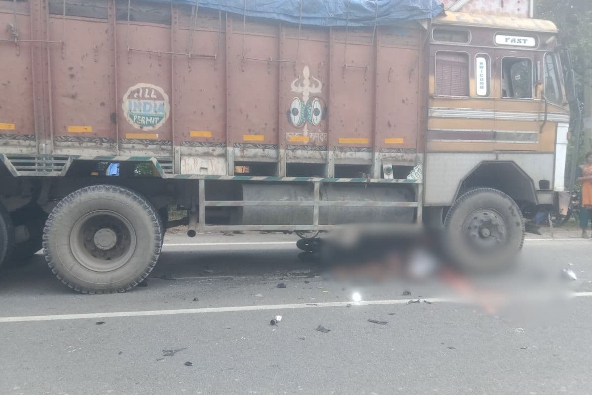 Road Accident: रांची-सिमडेगा रोड पर भीषण सड़क हादसा, ट्रक की चपेट में आए बाइक सवार दो युवक