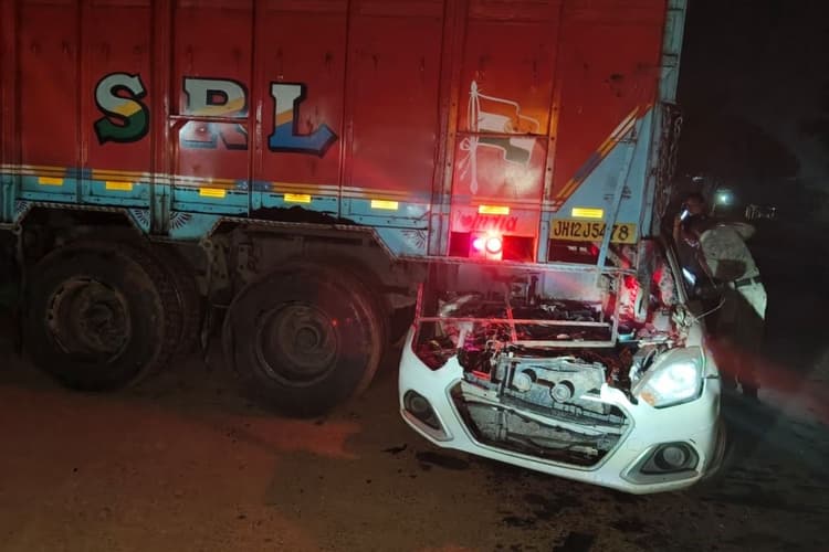 Road Accident: बहरागोड़ा में ट्रक और कार के बीच जोरदार टक्कर, मां-बेटी समेत तीन लोगों की मौत