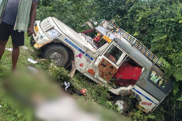 गिरिडीह में बड़ा हादसा! ट्रक और पिकअप वैन के बीच टक्कर में 4 की मौत, कई घायल
