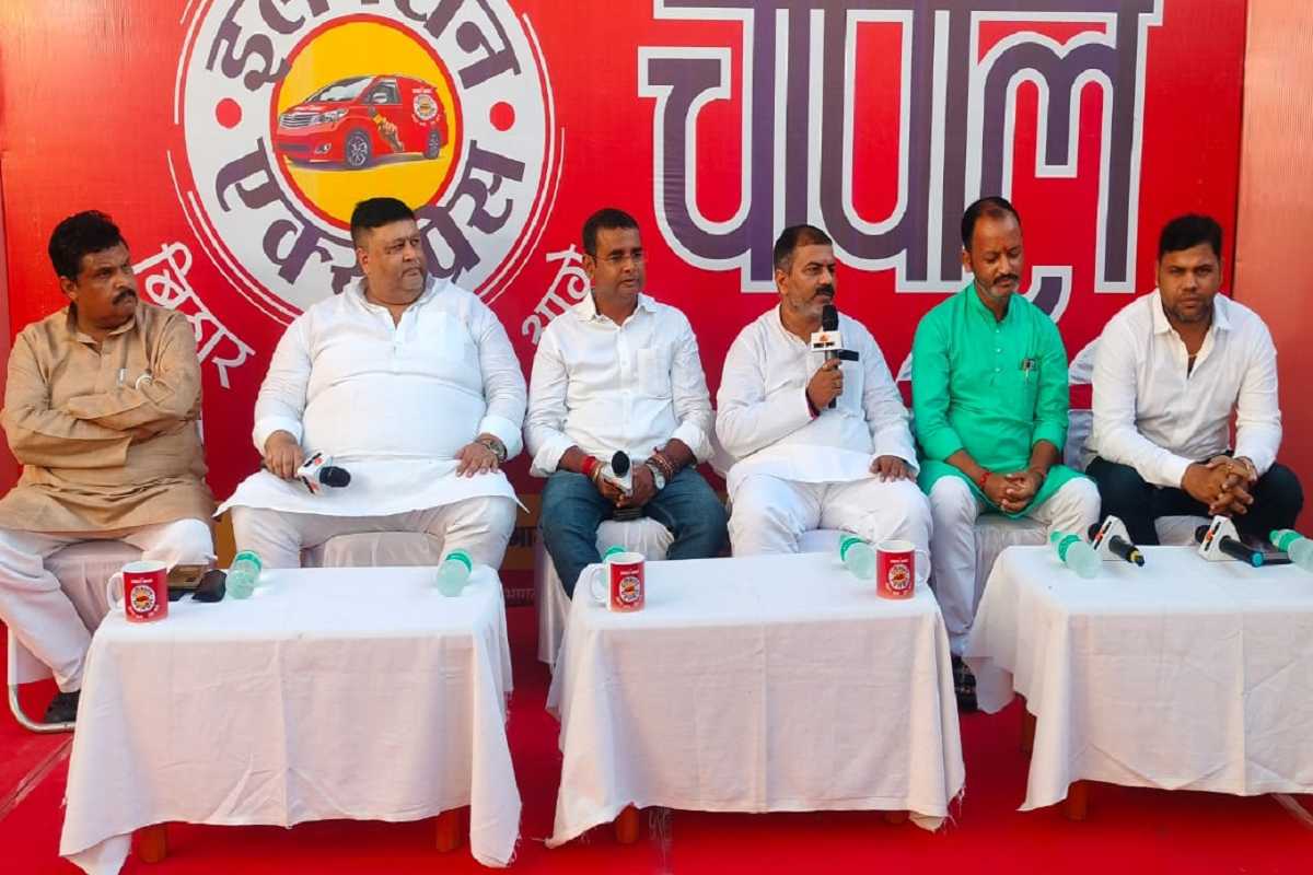 Bihar Election Express: बरबीघा में जनता ने नेताओं की जमकर ली क्लास, चौपाल के मंच पर डॉलर से डॉक्टर तक उठे मुद्दे