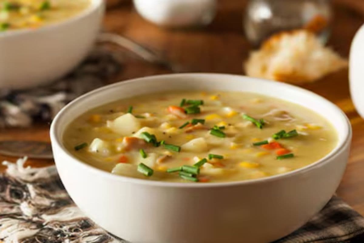 Nepali Chicken Sweet Corn Soup: घर पर मेहमानों को चखना है नेपाली स्वाद, तो इस तरह तैयार करें चिकन स्वीट कॉर्न सूप