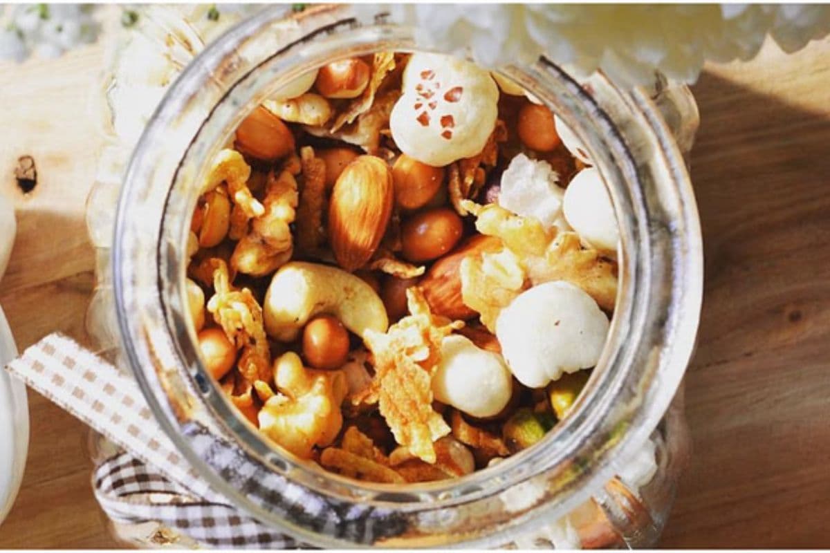 Navratri Special Falahari Namkeen: बिना तला, बिना झंझट,  नवरात्रि के लिए बनाएं आसान फलाहारी नाश्ता