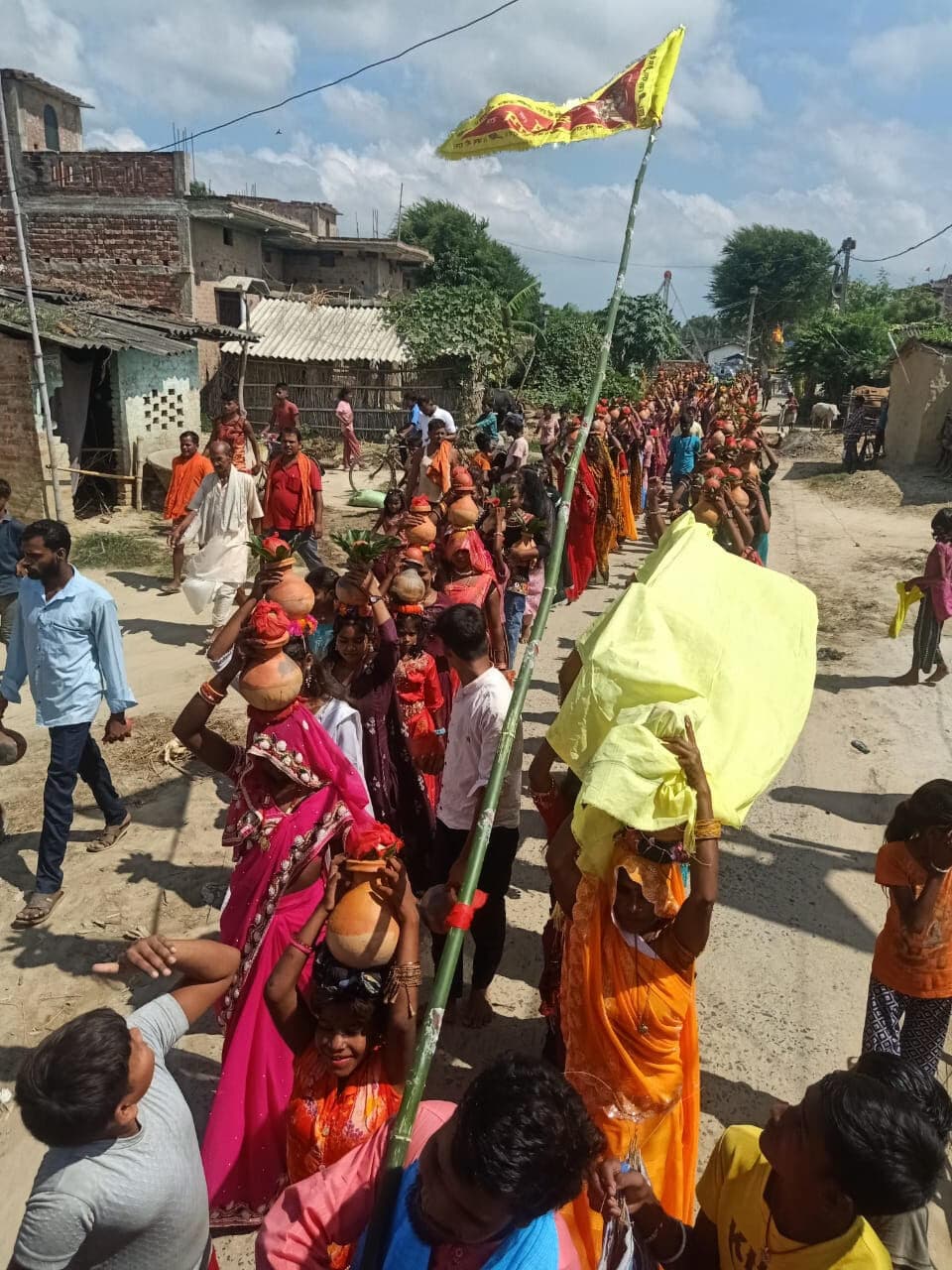 Madhubani News : कलश यात्रा के साथ शुरु हुआ 7 दिवसीय इंद्र पूजनोत्सव