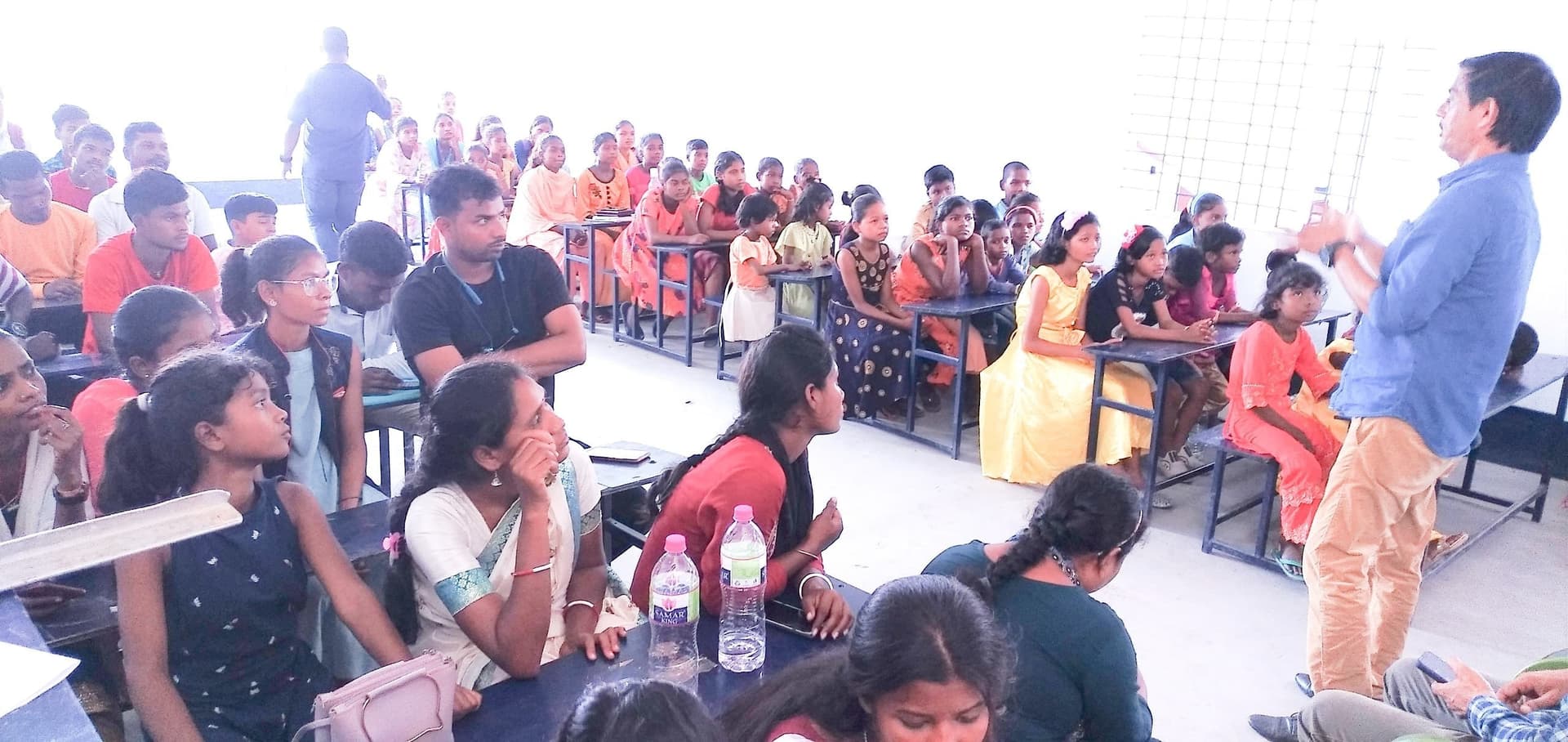 Chaibasa News : स्लम बस्तियों में शिक्षा की अलख जगा रहे केशव मिश्रा