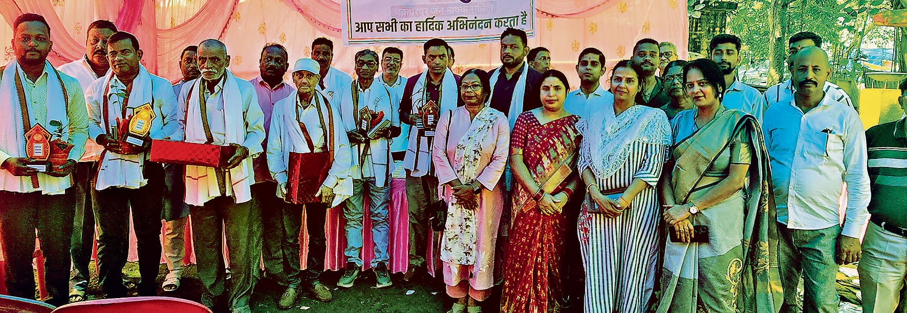 Chaibasa News : उत्कृष्ट कार्य के लिए छह शिक्षक हुए सम्मानित