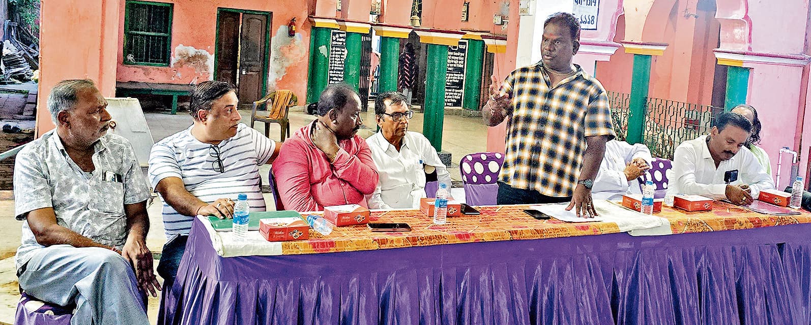 Chaibasa News : सौहार्द्रपूर्ण वातावरण में दुर्गा पूजा मनायें : सुखराम उरांव