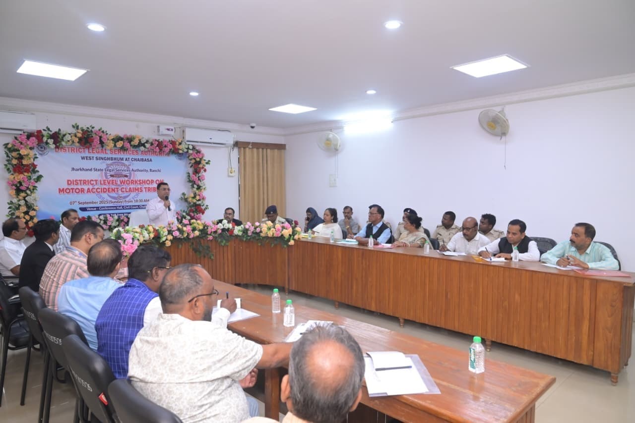 Chaibasa News : मोटर दुर्घटना क्लेम का निपटारा छह माह में होगा : जज