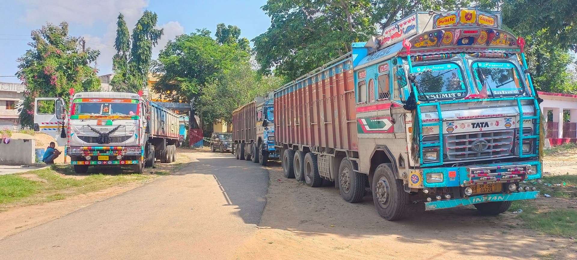 Deoghar news : खनन विभाग ने चलाया जांच अभियान, छह ट्रक व हाइवा पकड़ा