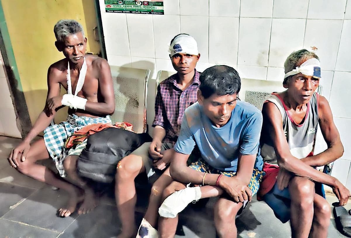 Chaibasa News : गुदड़ी में ट्रैक्टर पलटने से 13 लोग घायल, आठ की हालत गंभीर, रेफर