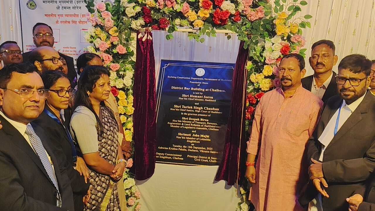 Chaibasa News : मंत्री दीपक के प्रयास से अधिवक्ताओं का वर्षों पुराना सपना हुआ साकार
