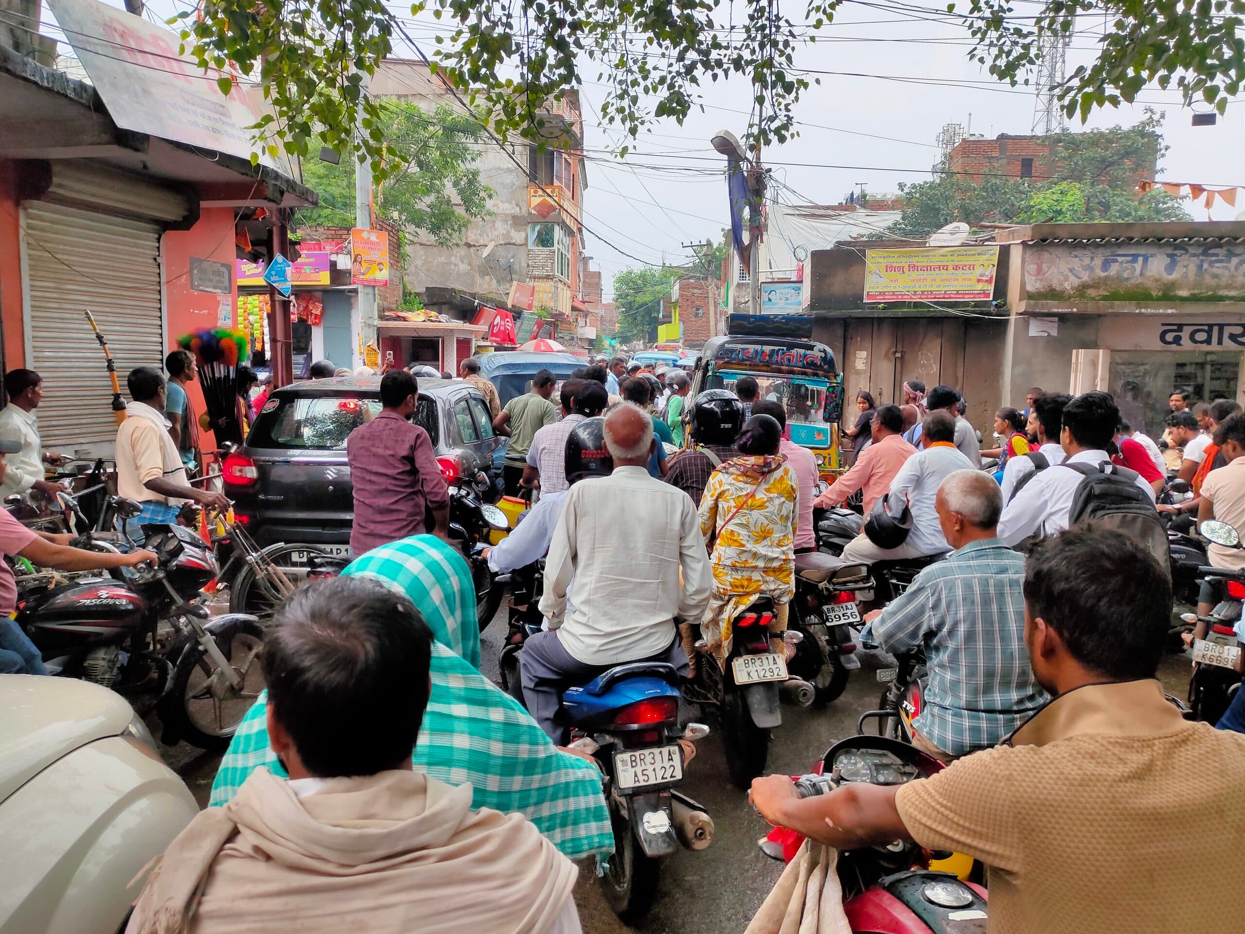 hajipur news. घंटों भीषण जाम की चपेट में रहा शहर, लोग हुए परेशान