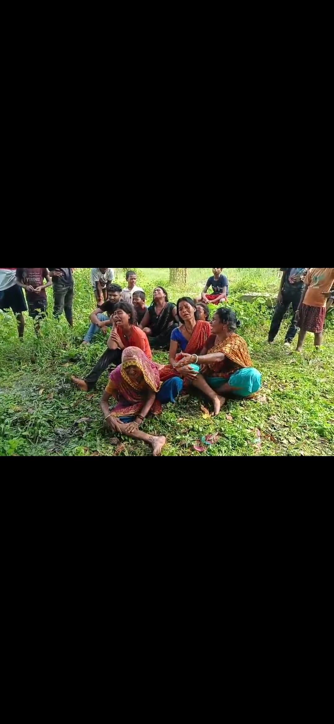 गायब बच्चे का शव दूसरे दिन पेड़ पर फंदे से लटका मिला, सनसनी