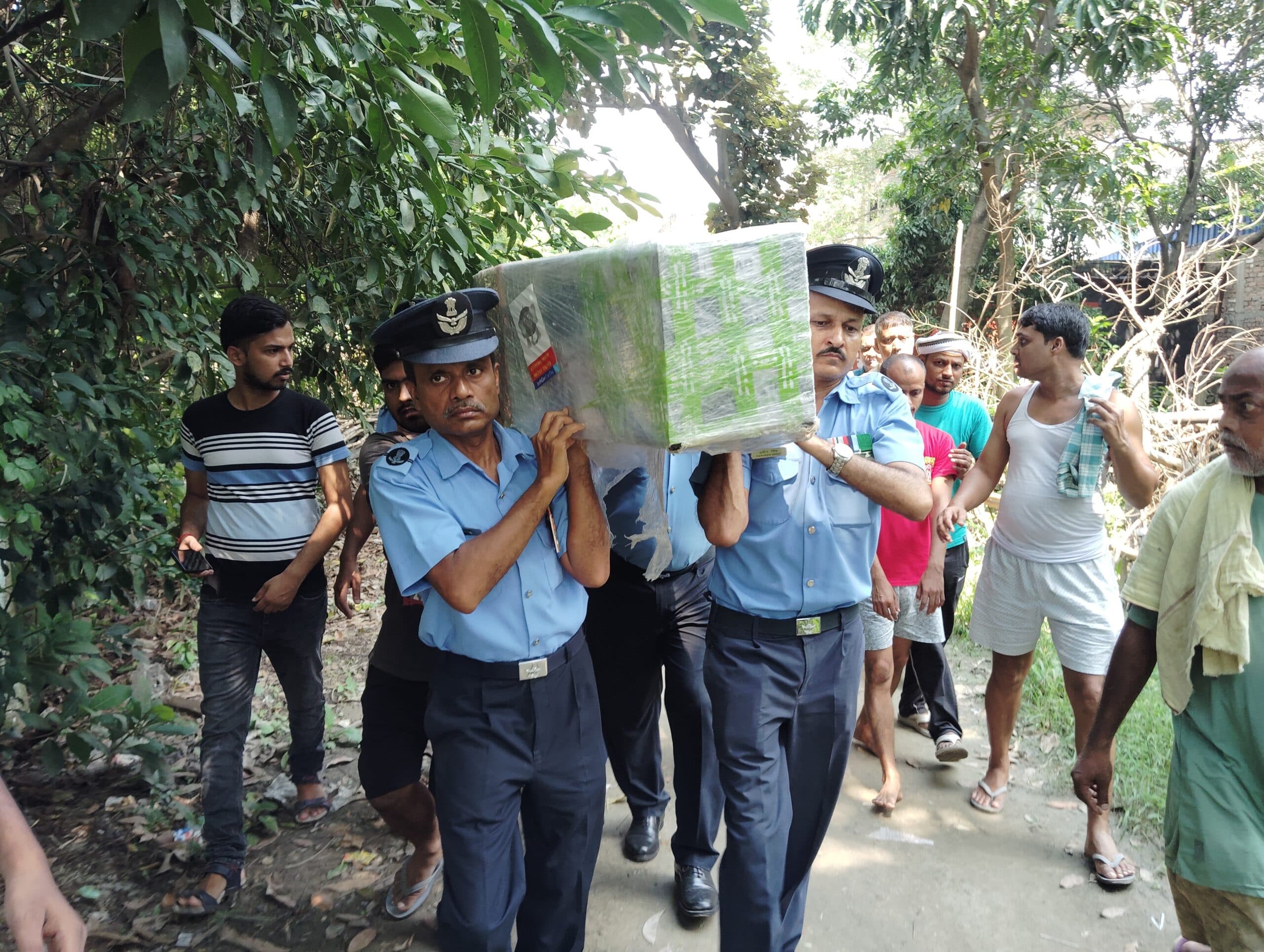 hajipur news. वारंट ऑफिसर को गार्ड ऑफ ऑनर के साथ दी गयी अंतिम विदाई