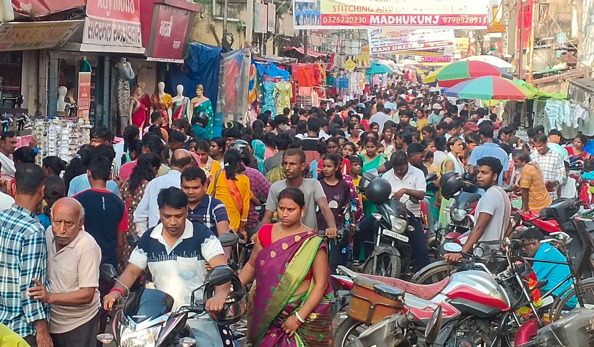 Dhanbad News: दुर्गोत्सव पर धन की बारिश, 215 करोड़ का कारोबार