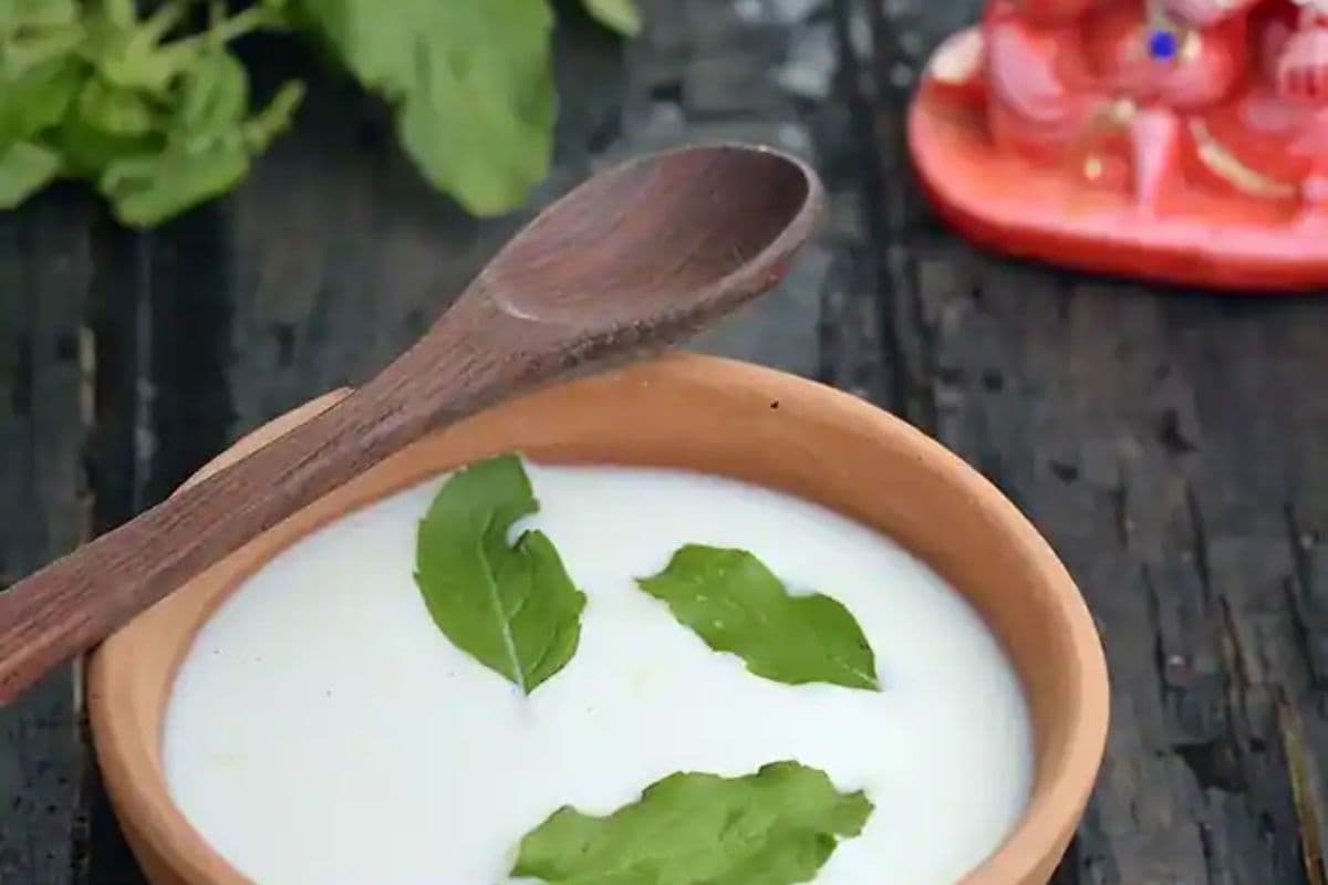 Navratri 2025 Third Day Bhog: मां चंद्र घंटा को लगाएं पंचामृत का भोग, घर में नहीं होगी धन-धान्य की कमी 