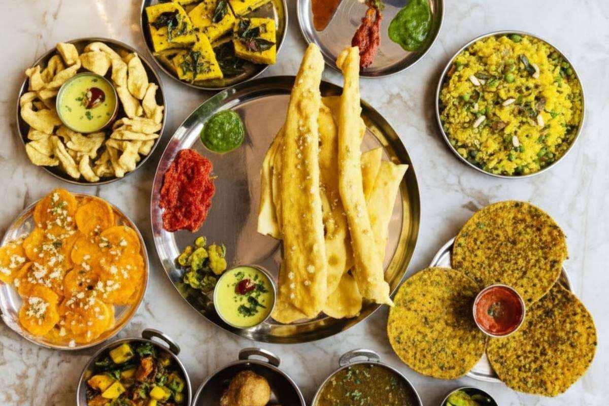 Quick Gujarati Breakfast Ideas: फेमस गुजराती ब्रेकफास्ट आइडियाज जो मिनटों में तैयार हो जाते हैं