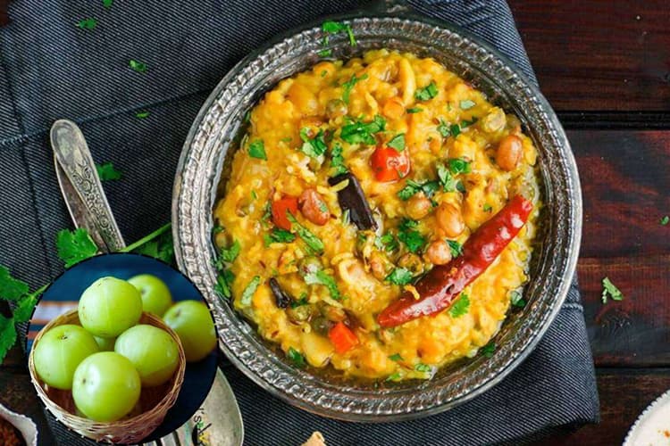 Amla Navami Recipe: आंवला नवमी पर खास बनाई जाती है औषधीय गुणों वाली आंवला खिचड़ी