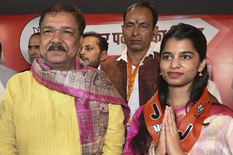 BJP: मैथिली ठाकुर के लिए आसान नहीं है अलीनगर की राह, जानिए क्या है समीकरण और कैसा रहा है इतिहास