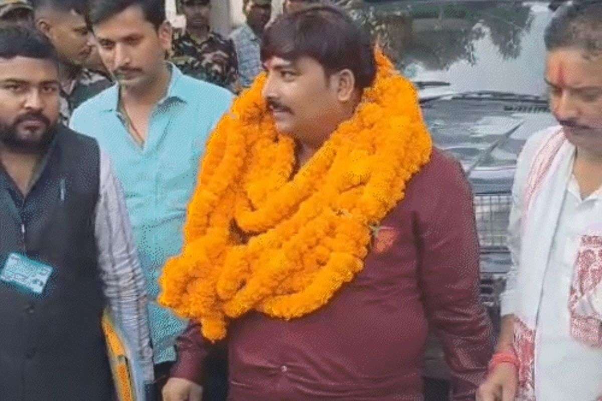 बेऊर जेल से निकली सियासी गूंज, मनेर विधानसभा से डिकेश सिंह ने किया नामांकन