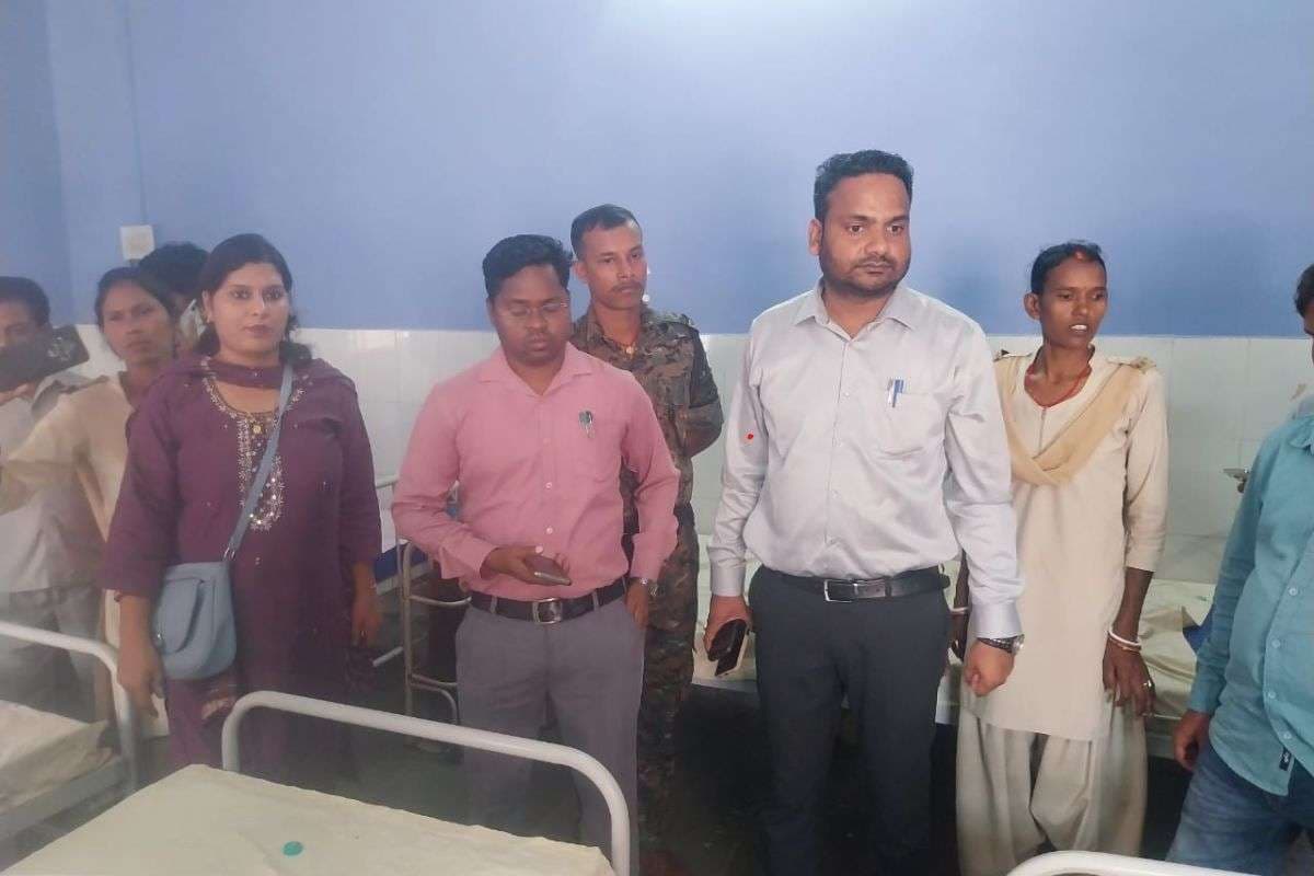 बीस फीट गहरे गढ्ढे में टेंपु के पलटने से 1 की मौत, 6 घायल, तेज रफ्तार इनोवा बनी हादसे की वजह