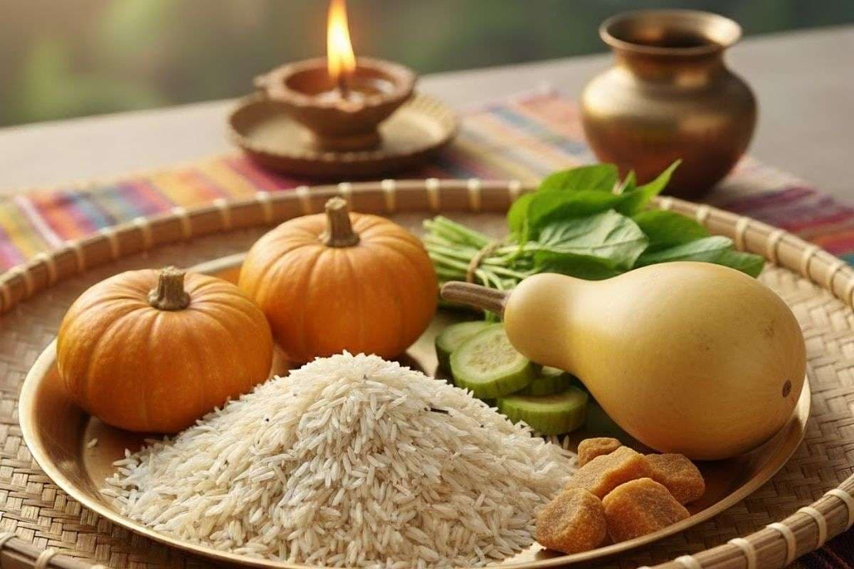 Chhath Puja 2025: नहाय-खाय के दिन कद्दू के साथ इन चीजों का भी करें दान, छठी मईया की बरसेगी अपार कृपा