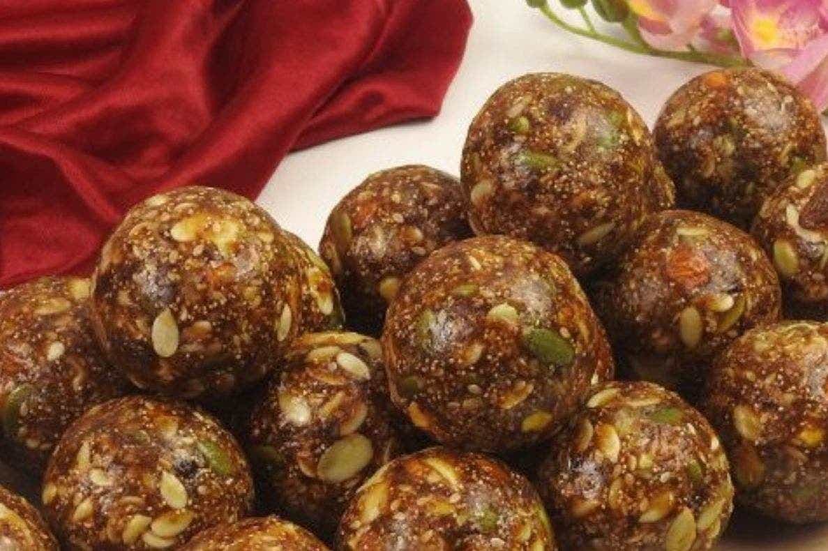 Dry Fruit Ladoo Recipe: इस दिवाली बनाएं हेल्दी और शुगर-फ्री लड्डू, सेहत के साथ मनाएं मीठी दिवाली