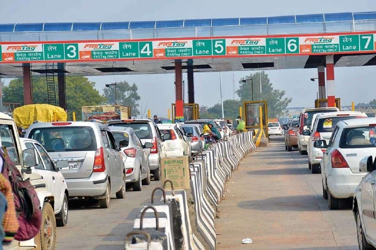 Fastag Rules Change: टोल प्लाजा पर यूपीआई से भी कर सकते हैं पेमेंट, मशीन खराब होने पर नहीं लगेगा पैसा