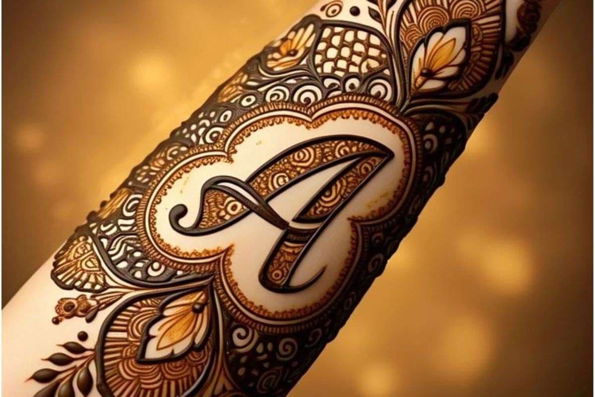 Latest Karwa Chauth Mehndi Designs: पति के नाम से सजाएं हथेलियां, देखें लेटेस्ट मेंहदी डिजाइन्स