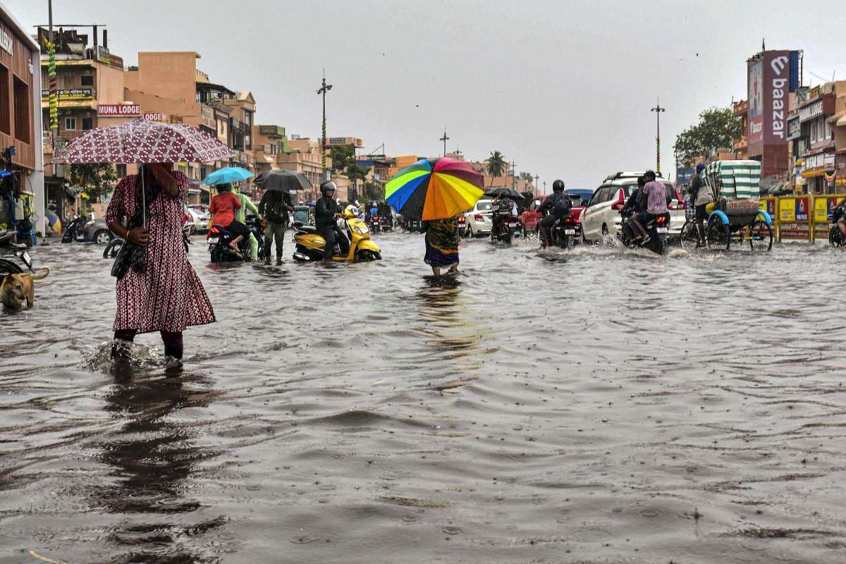Aaj ka Mausam : चक्रवात का अलर्ट, बंगाल की खाड़ी में कम दबाव का क्षेत्र, 23 अक्टूबर तक होगी भारी बारिश