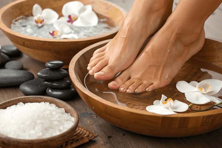 Pedicure at Home: पैरों की खूबसूरती का भी रखें ख्याल, घर पर पेडीक्योर के लिए अपनाएं ये आसान तरीके
