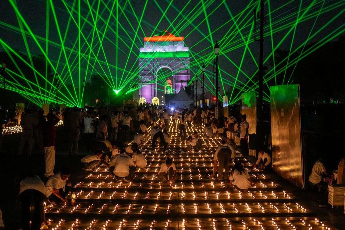 Kartavya Path Diwali Video: 1.5 लाख दीयों से जगमगा उठी दिल्ली, कर्तव्य पथ का ऐसा दिखा नजारा