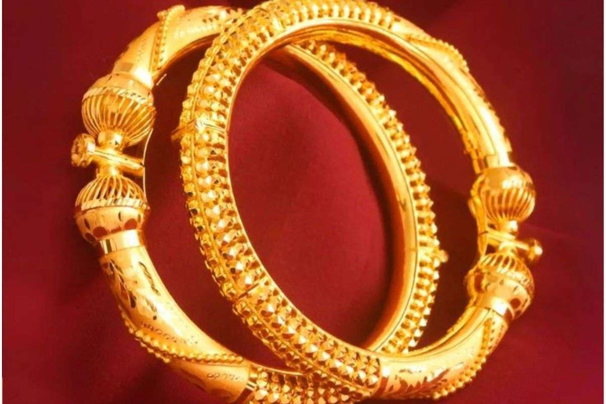 Latest Gold Bangle Designs: इस धनतेरस वाईफ को करे सरप्राइज इन लेटेस्ट गोल्ड बैंगल्स डिजाइन से