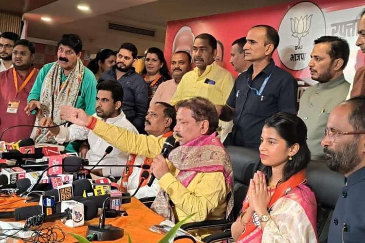 BJP में शामिल हुई मैथिली ठाकुर, बिहार में इस सीट से लड़ सकती हैं चुनाव