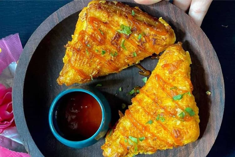 Monsoon Special Bread Pakora Recipe: बारिश में बनाएं गरमा-गरम ब्रेड पकोड़े, हर बाइट में क्रिस्पी और मसालेदार स्वाद