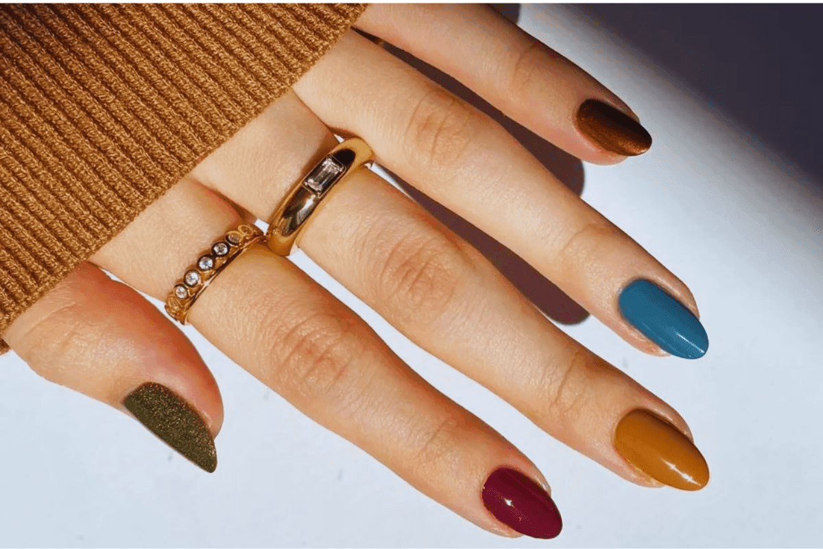 Nail Polish Shades: Indian Skin Tone के लिए परफेक्ट नेल पोलिश शेड्स – जानें कौन से रंग आपके हाथों को देंगे चार्मिंग लुक